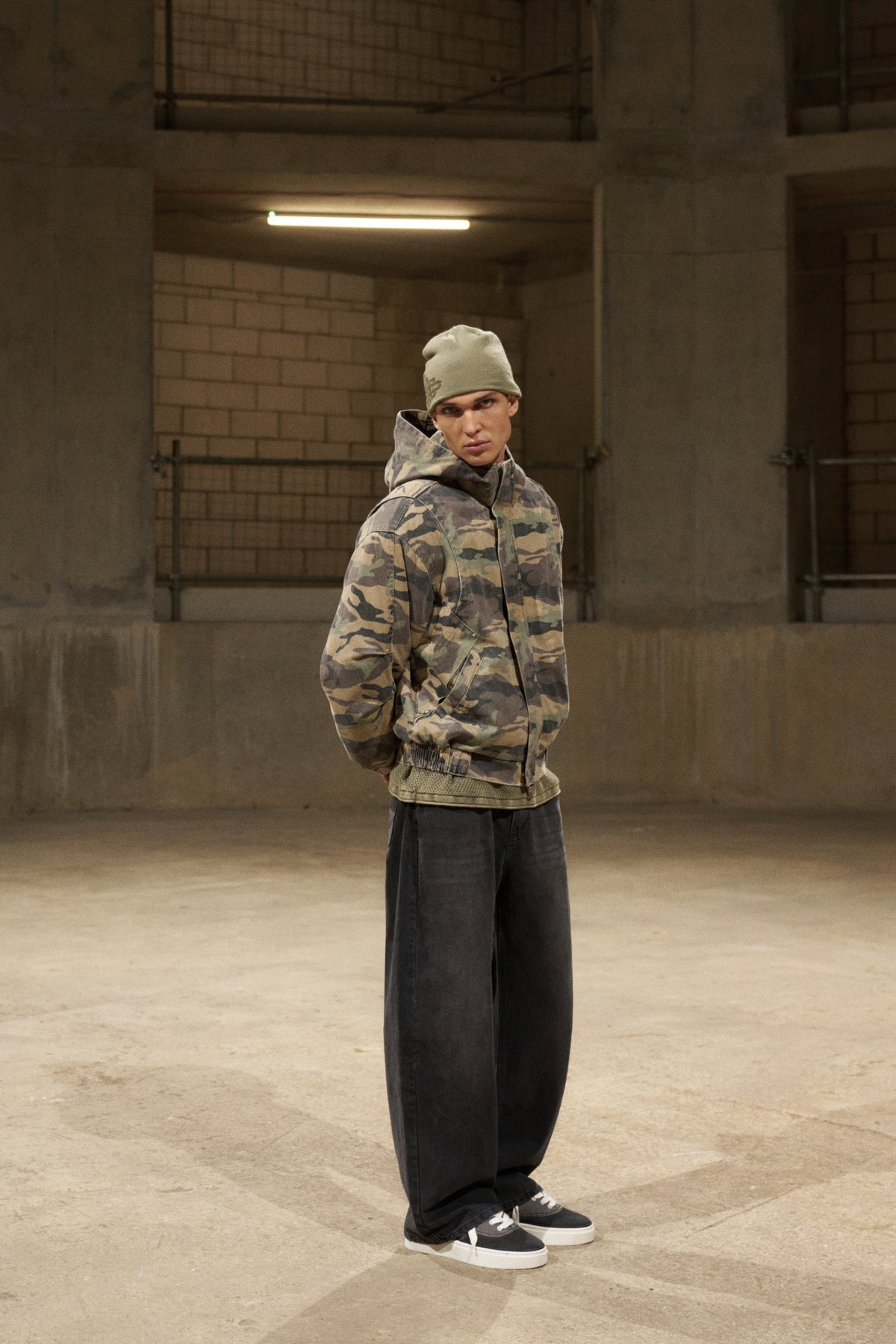 WASHED CAMO HOODED JACKET - KHAKI