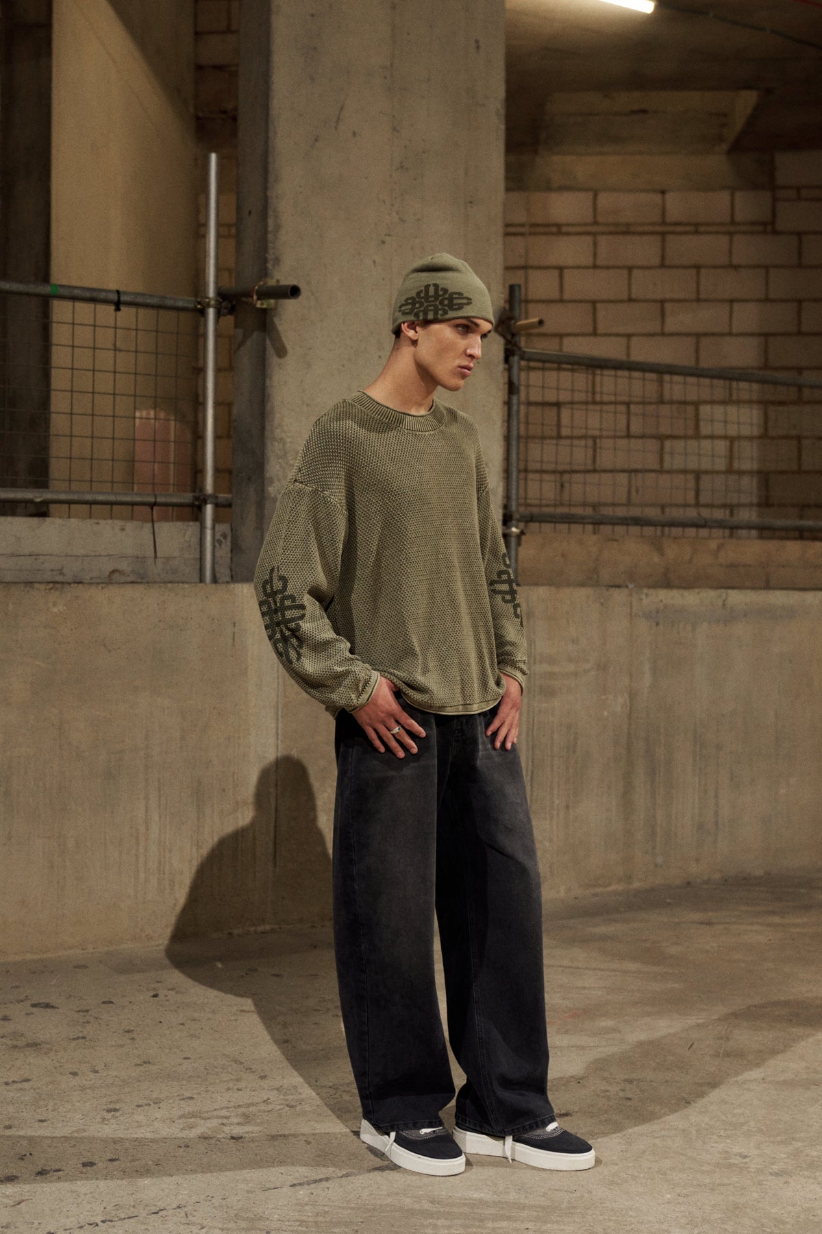 WASHED EMBLEM KNIT CREW - KHAKI