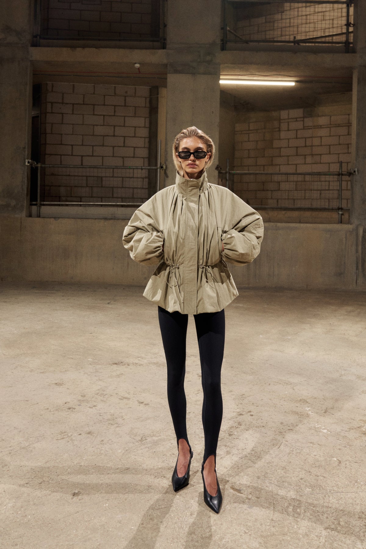 CINCHED WAIST FUNNEL NECK PADDED JACKET - KHAKI