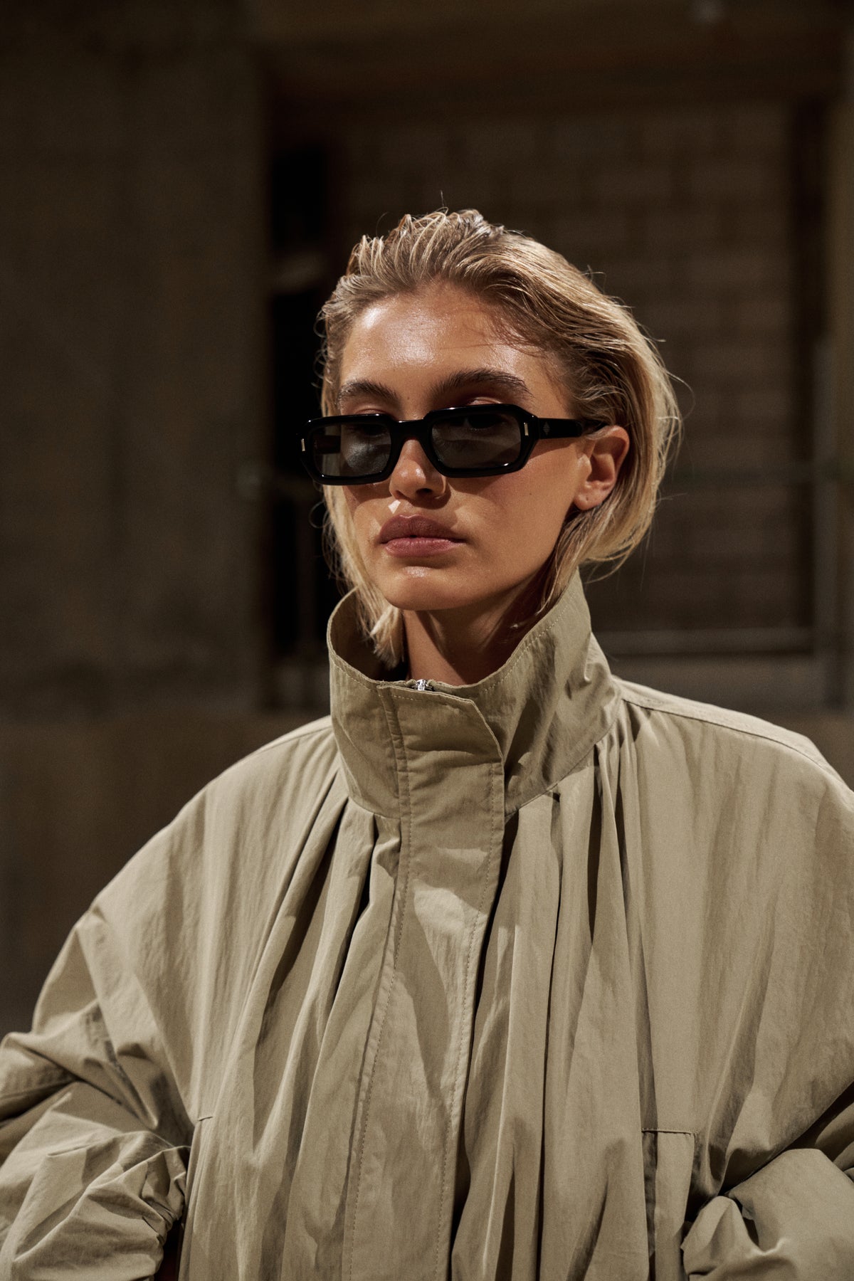 CINCHED WAIST FUNNEL NECK PADDED JACKET - KHAKI