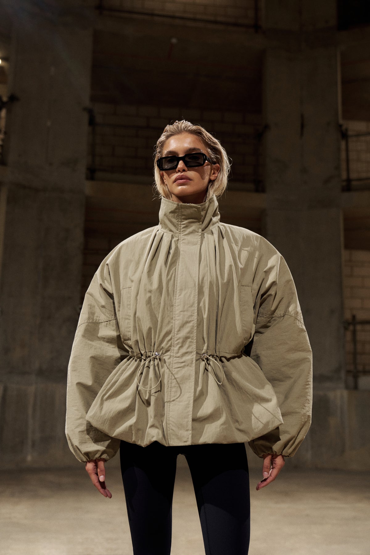 CINCHED WAIST FUNNEL NECK PADDED JACKET - KHAKI