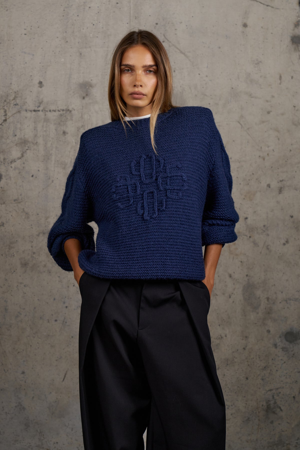 EMBLEM LOOSE KNIT OVERSIZED CREW - DARK NAVY