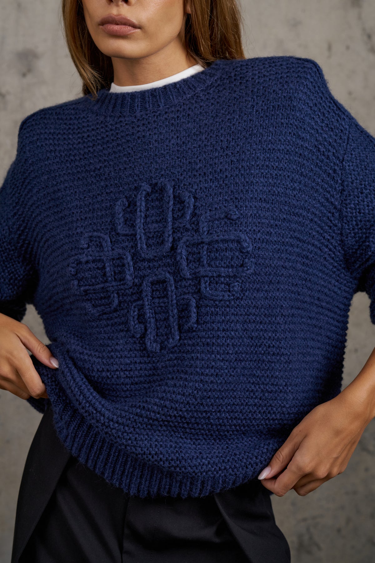 EMBLEM LOOSE KNIT OVERSIZED CREW - DARK NAVY