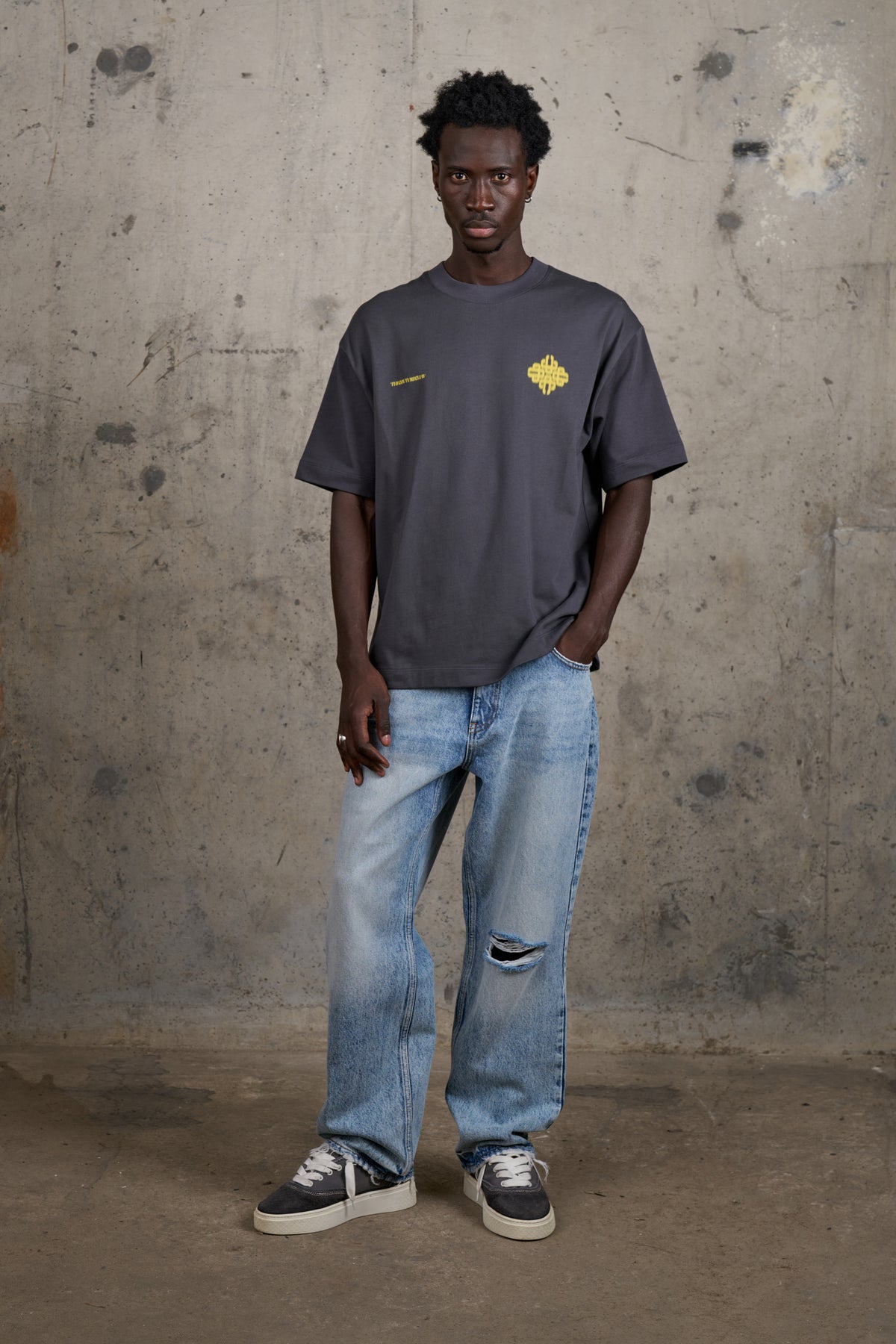MOTION BLURRED EMBLEM T-SHIRT - CHARCOAL/YELLOW