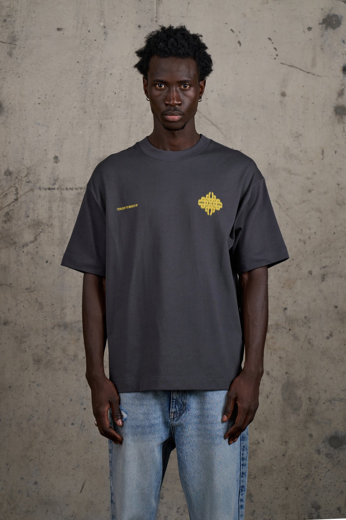 MOTION BLURRED EMBLEM T-SHIRT - CHARCOAL/YELLOW