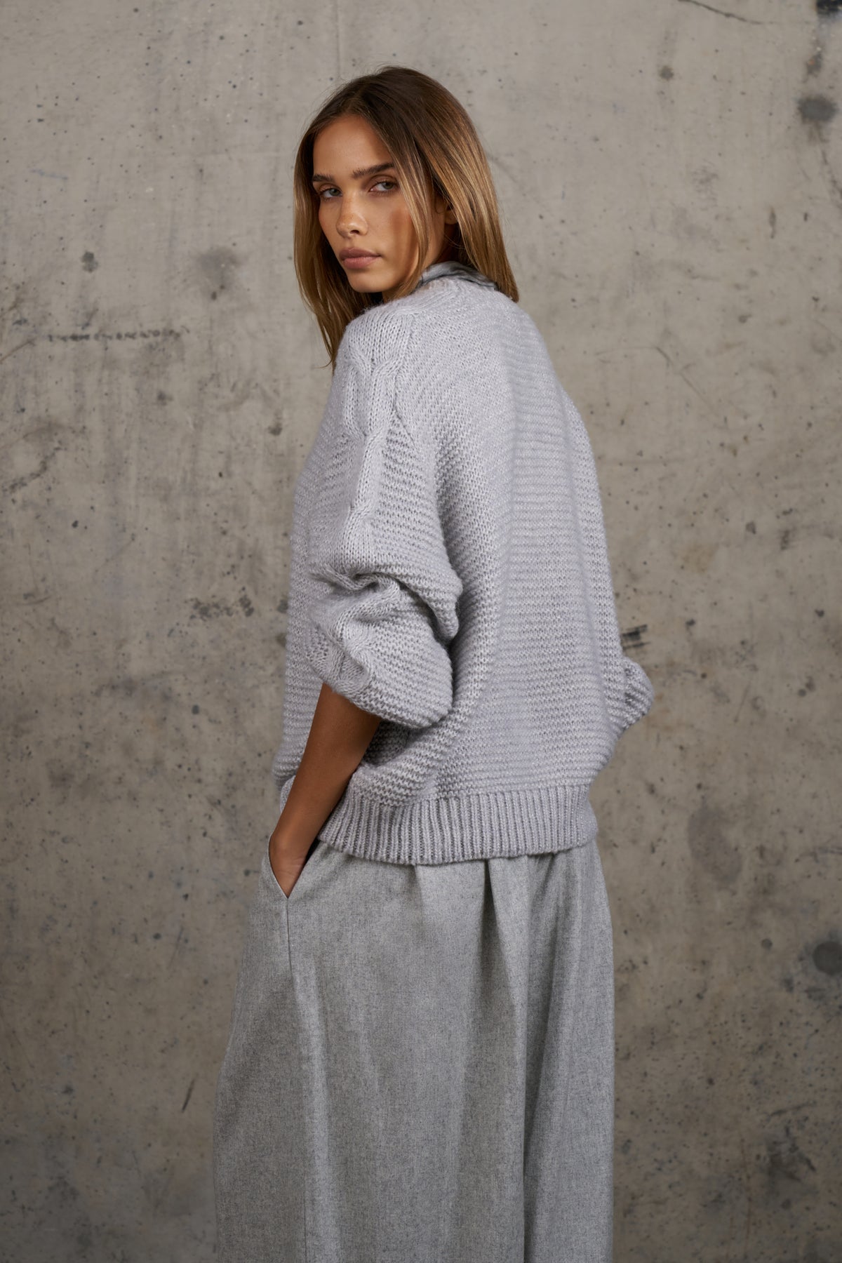 EMBLEM LOOSE KNIT OVERSIZED CREW - LIGHT GREY
