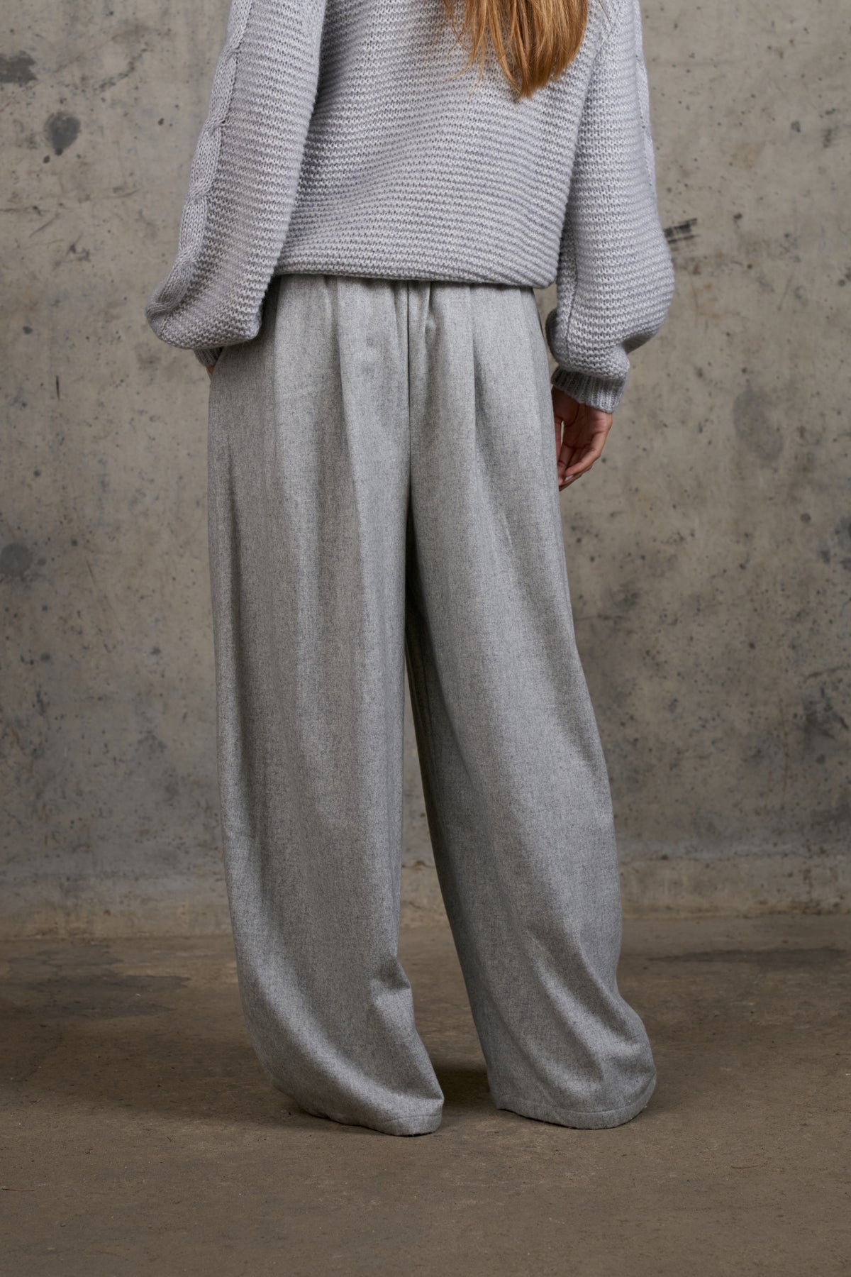 WOOL DRAWSTRING BARREL TROUSERS - GREY