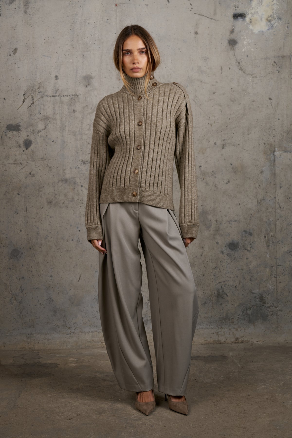 RIB KNIT FUNNEL NECK - BROWN MARL
