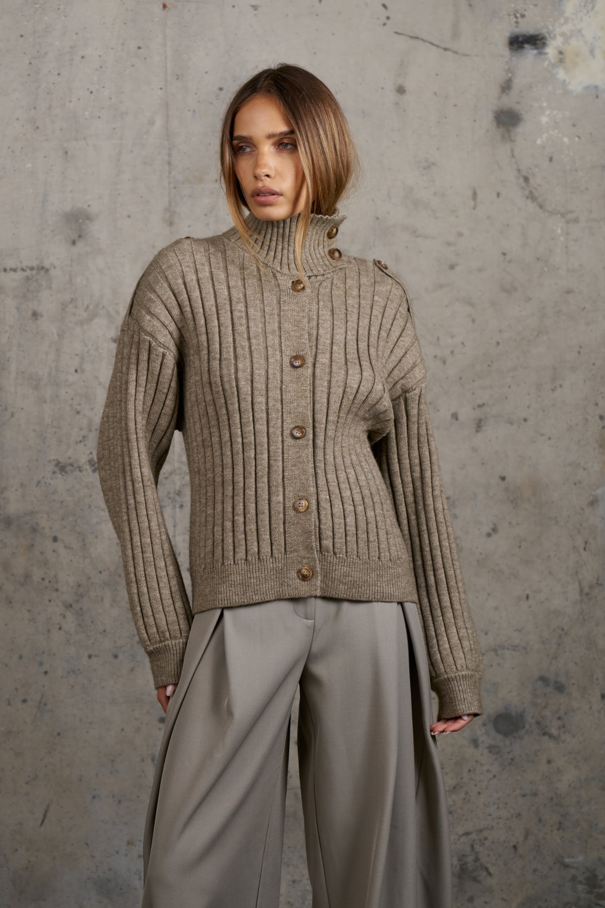 RIB KNIT FUNNEL NECK - BROWN MARL