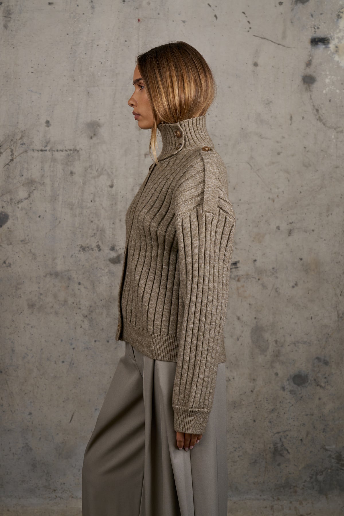 RIB KNIT FUNNEL NECK - BROWN MARL