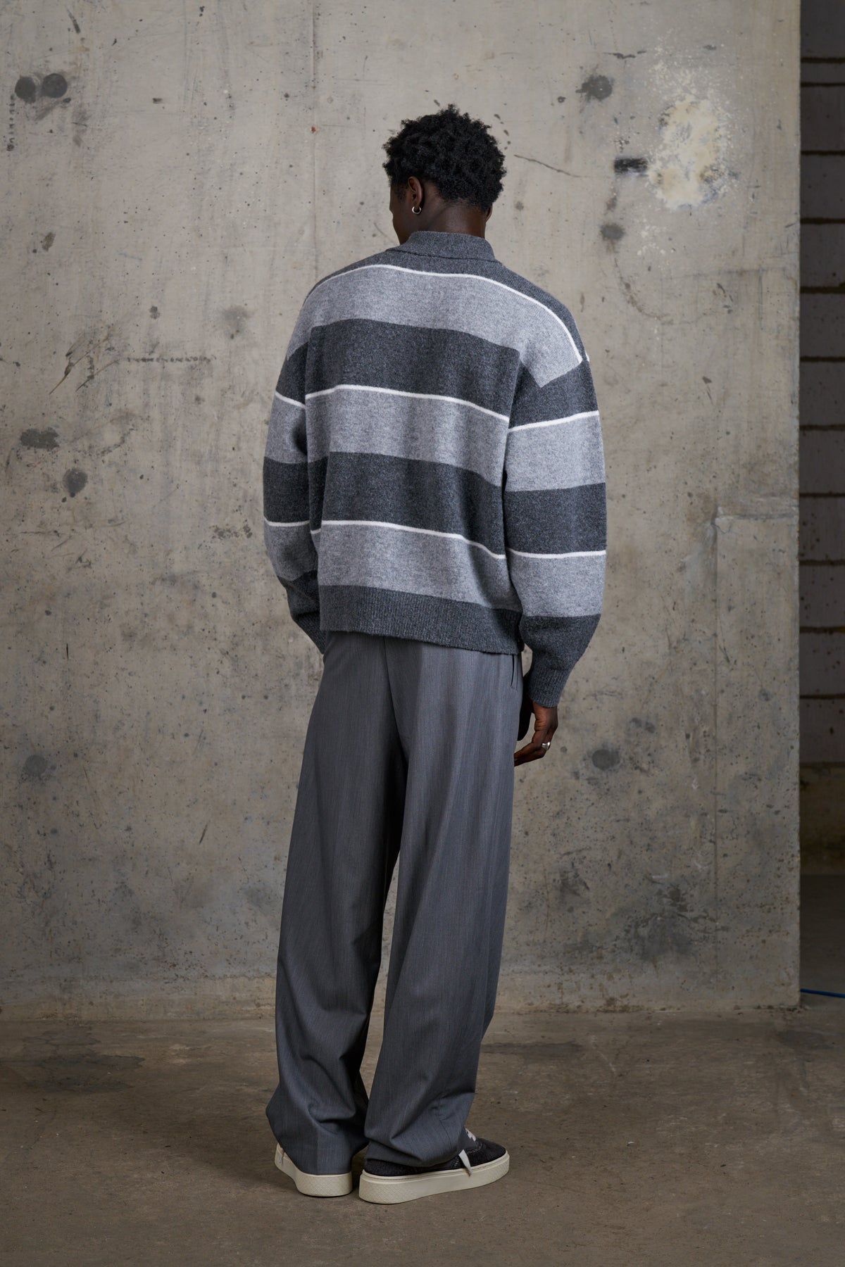 STRIPED MONOGRAM BADGE KNIT CREW - CHARCOAL