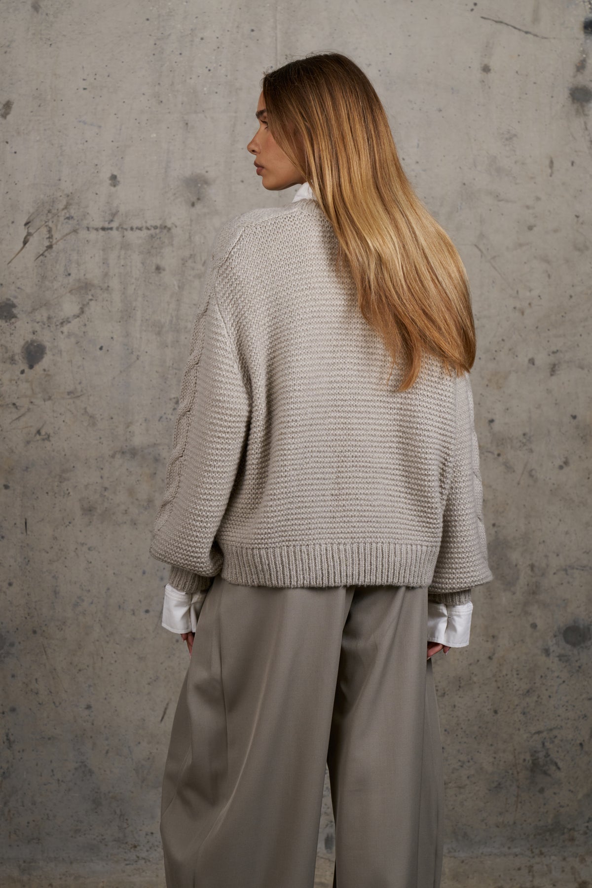EMBLEM LOOSE KNIT OVERSIZED CREW - BEIGE