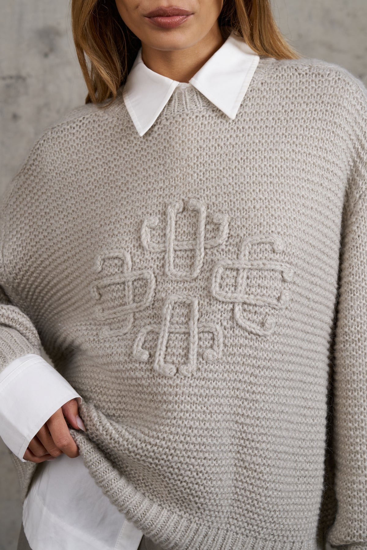 EMBLEM LOOSE KNIT OVERSIZED CREW - BEIGE