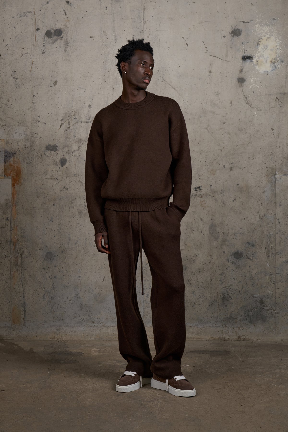 COMPACT KNIT COPYRIGHT CREW - BROWN
