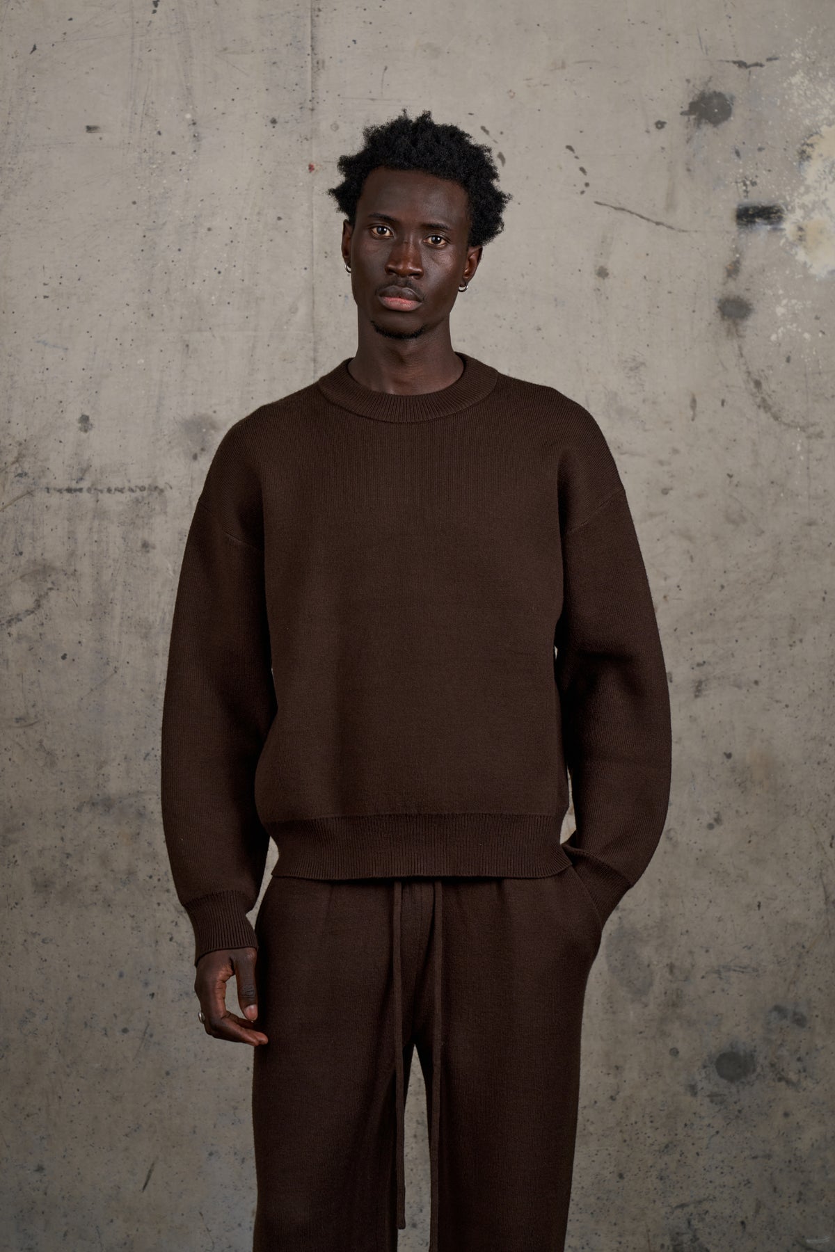 COMPACT KNIT COPYRIGHT CREW - BROWN