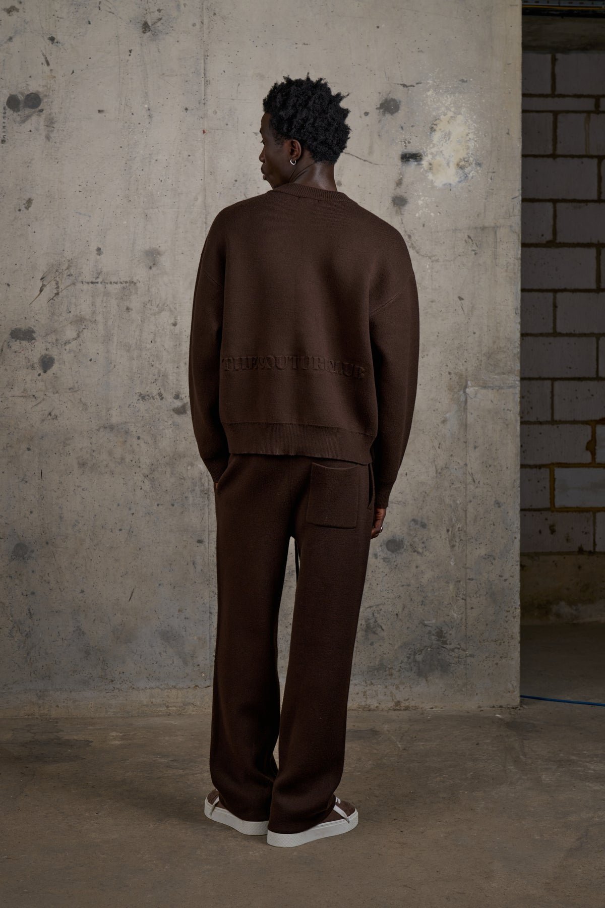 COMPACT KNIT COPYRIGHT CREW - BROWN