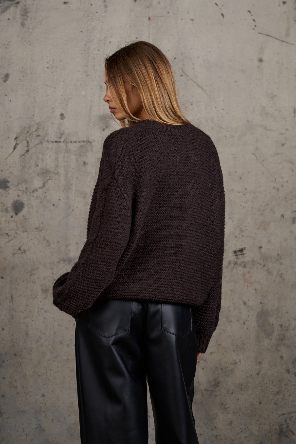 EMBLEM LOOSE KNIT OVERSIZED CREW - CHOCOLATE