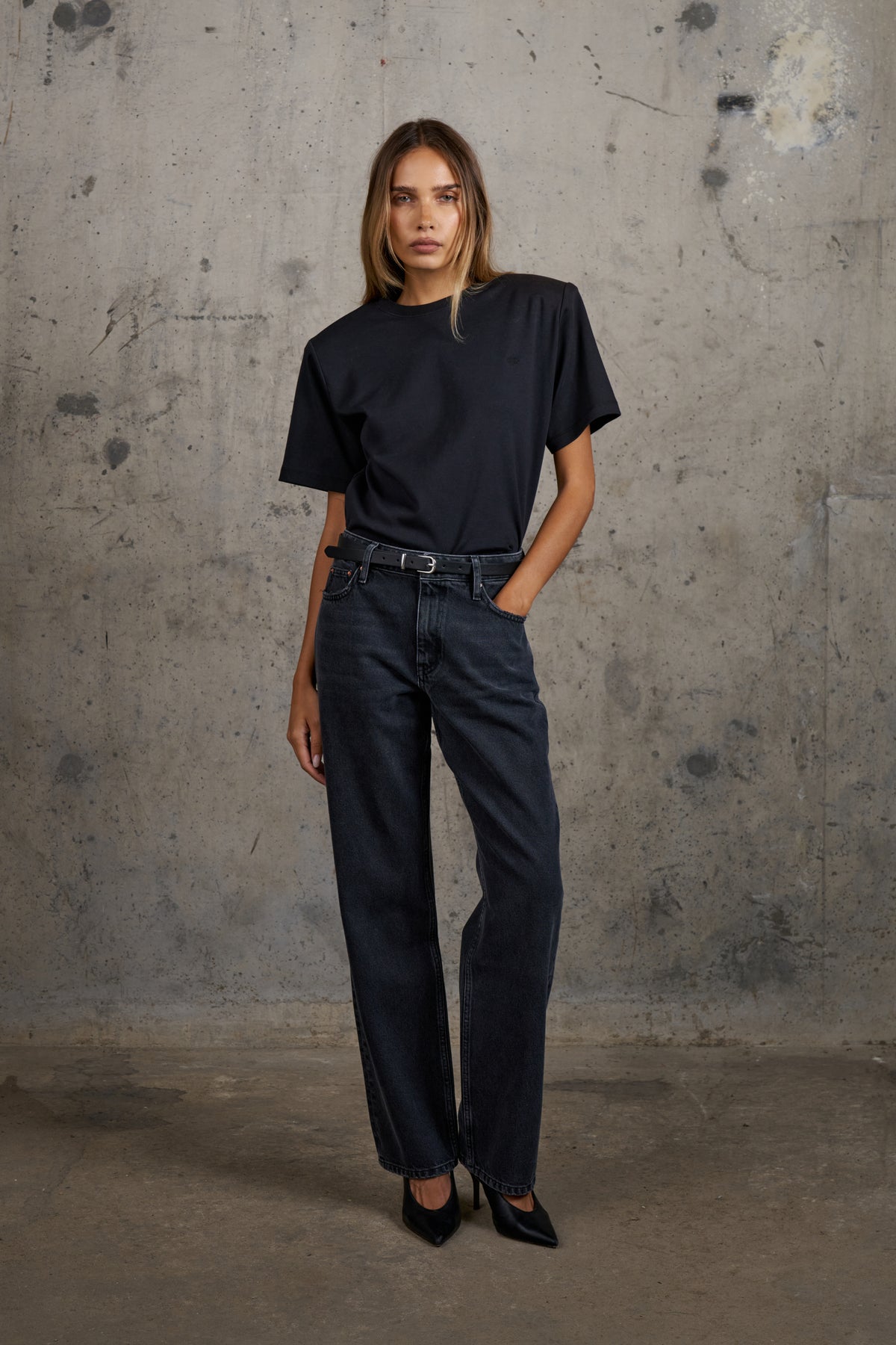 STRAIGHT LEG JEANS - WASHED BLACK