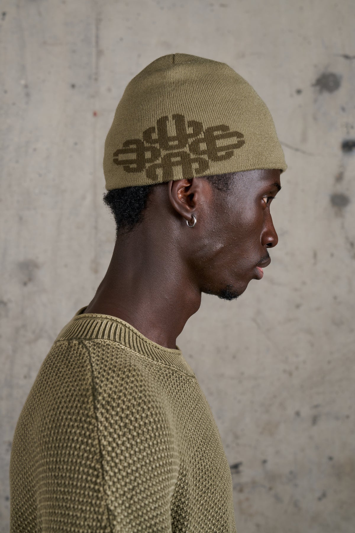 TONAL INTARSIA EMBLEM BEANIE - KHAKI