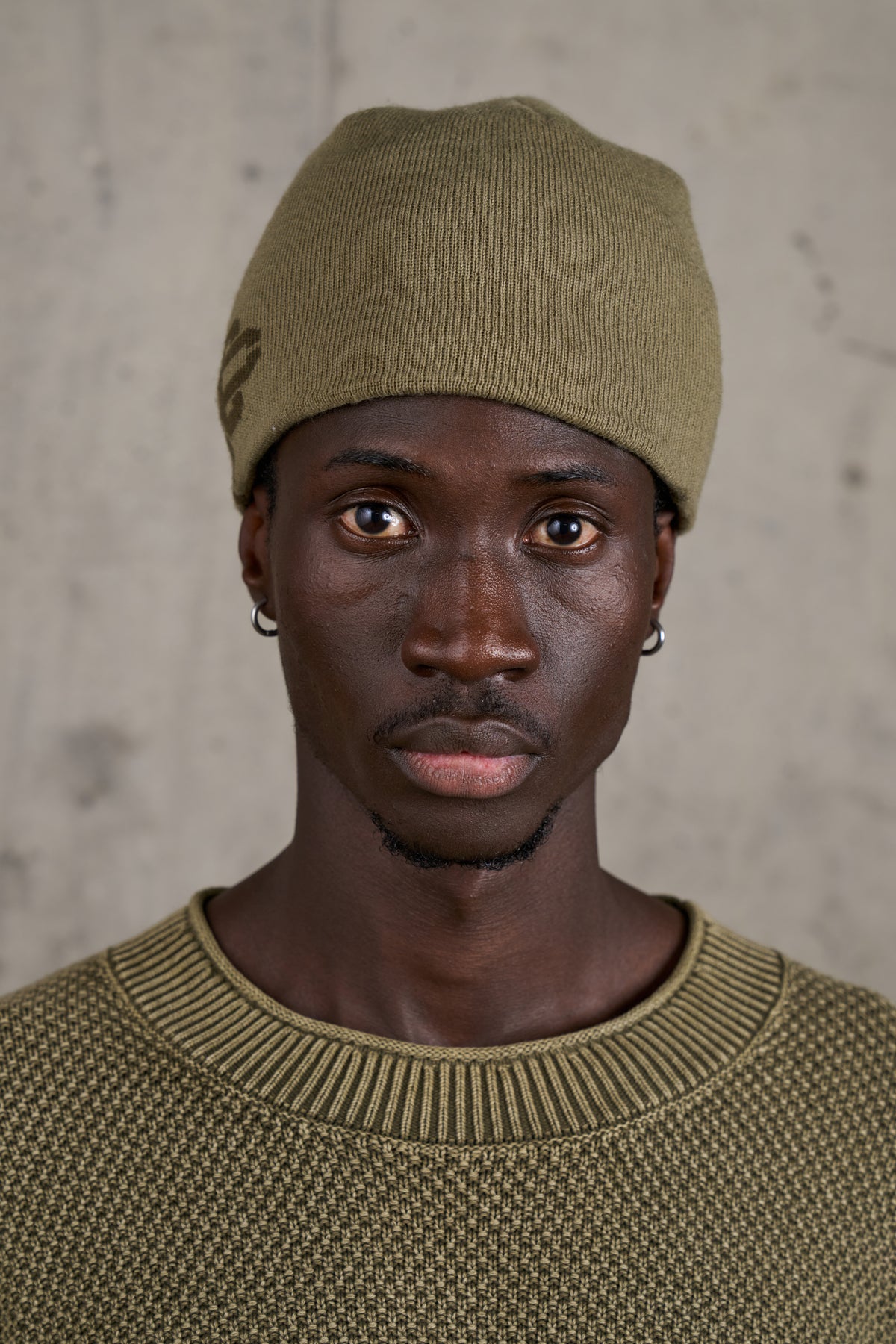 TONAL INTARSIA EMBLEM BEANIE - KHAKI