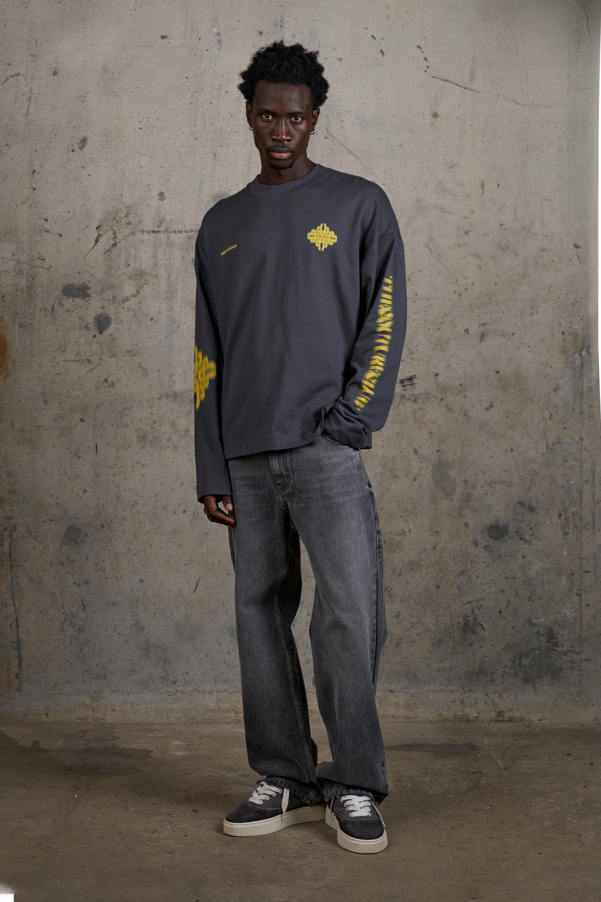 MOTION BLURRED LONG SLEEVE T-SHIRT - CHARCOAL/YELLOW