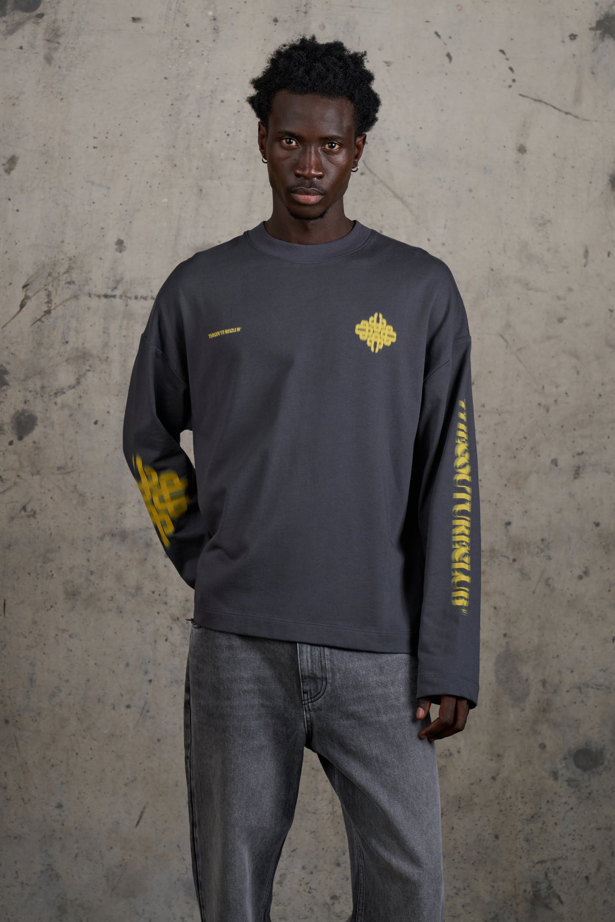 MOTION BLURRED LONG SLEEVE T-SHIRT - CHARCOAL/YELLOW