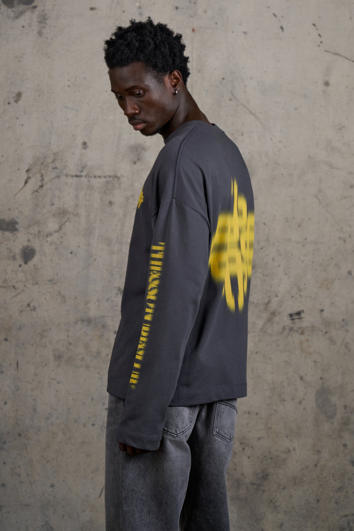 MOTION BLURRED LONG SLEEVE T-SHIRT - CHARCOAL/YELLOW