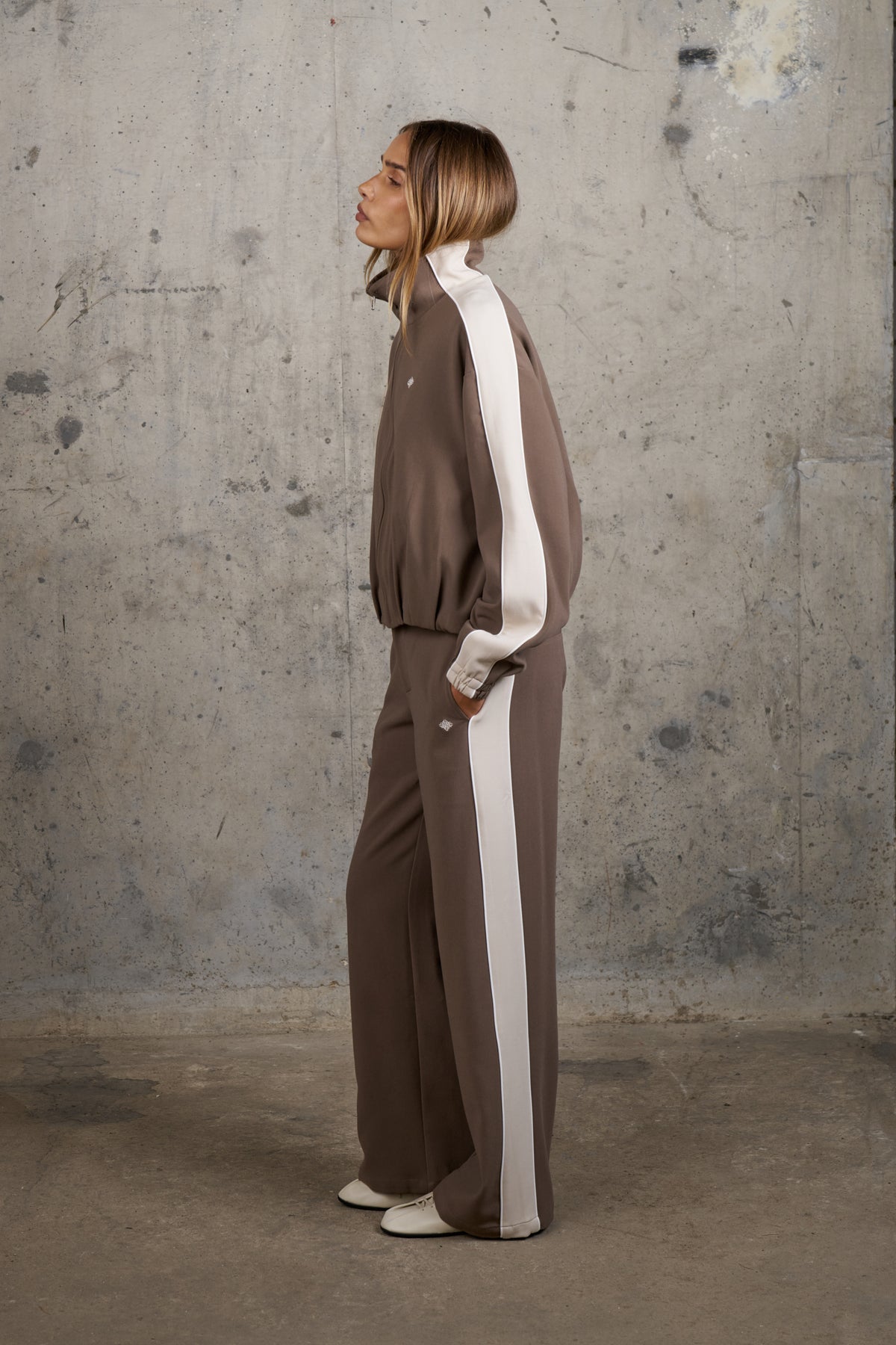 PANELLED TRACK TOP - BROWN