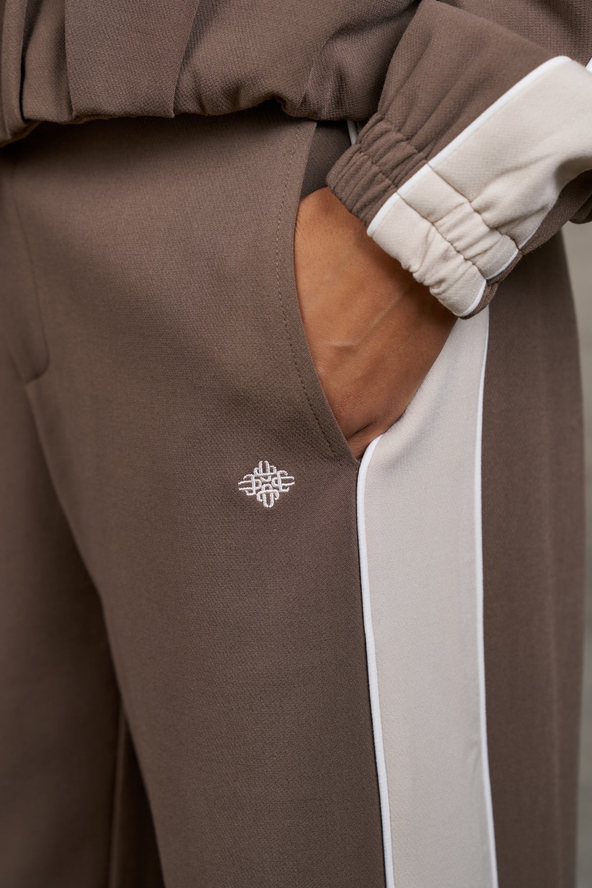 PANELLED WIDE LEG TROUSERS - BROWN