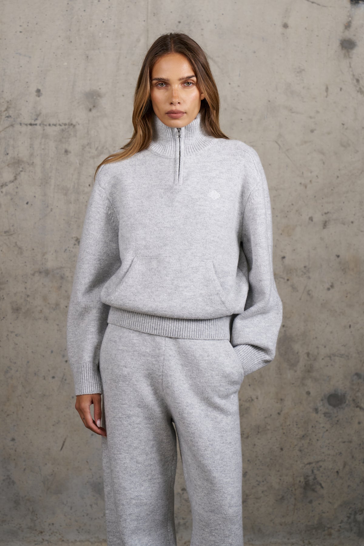 EMBLEM EMBROIDERED FUNNEL NECK - GREY