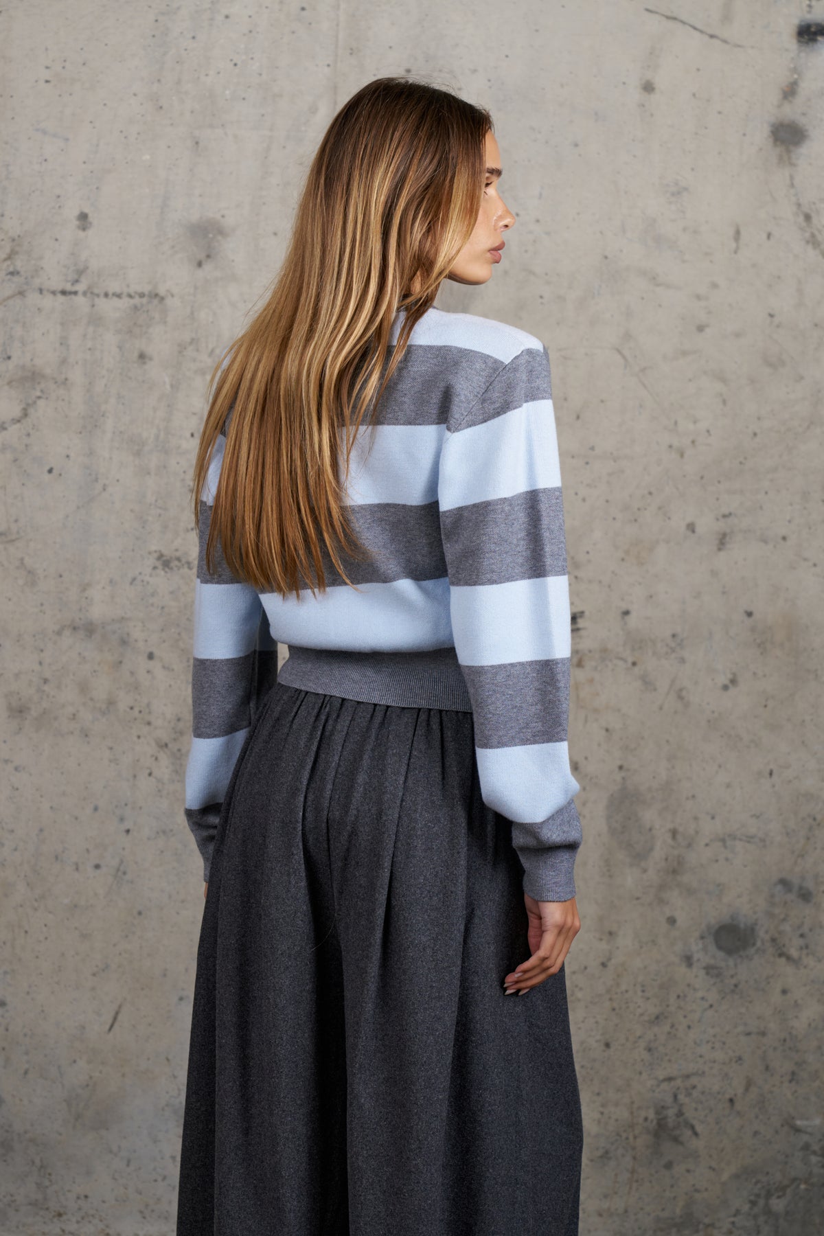 SHOULDER PADDED STRIPE KNIT CREW - GREY BLUE