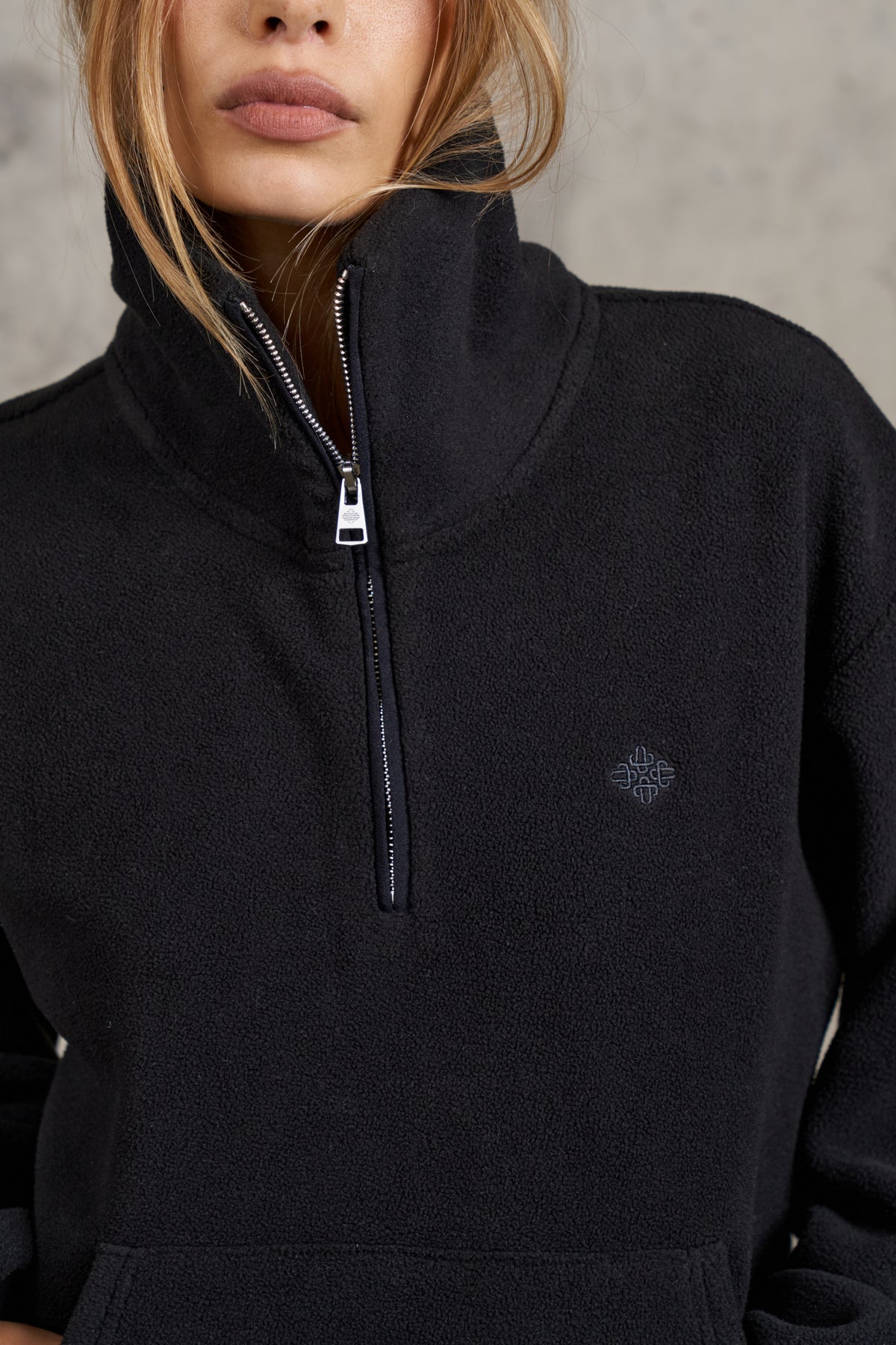COMPACT FLEECE QUARTER ZIP - BLACK