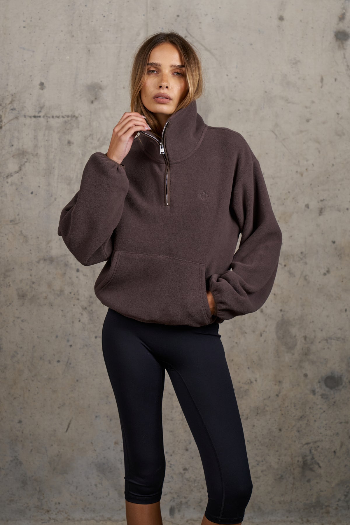 COMPACT FLEECE QUARTER ZIP - BROWN