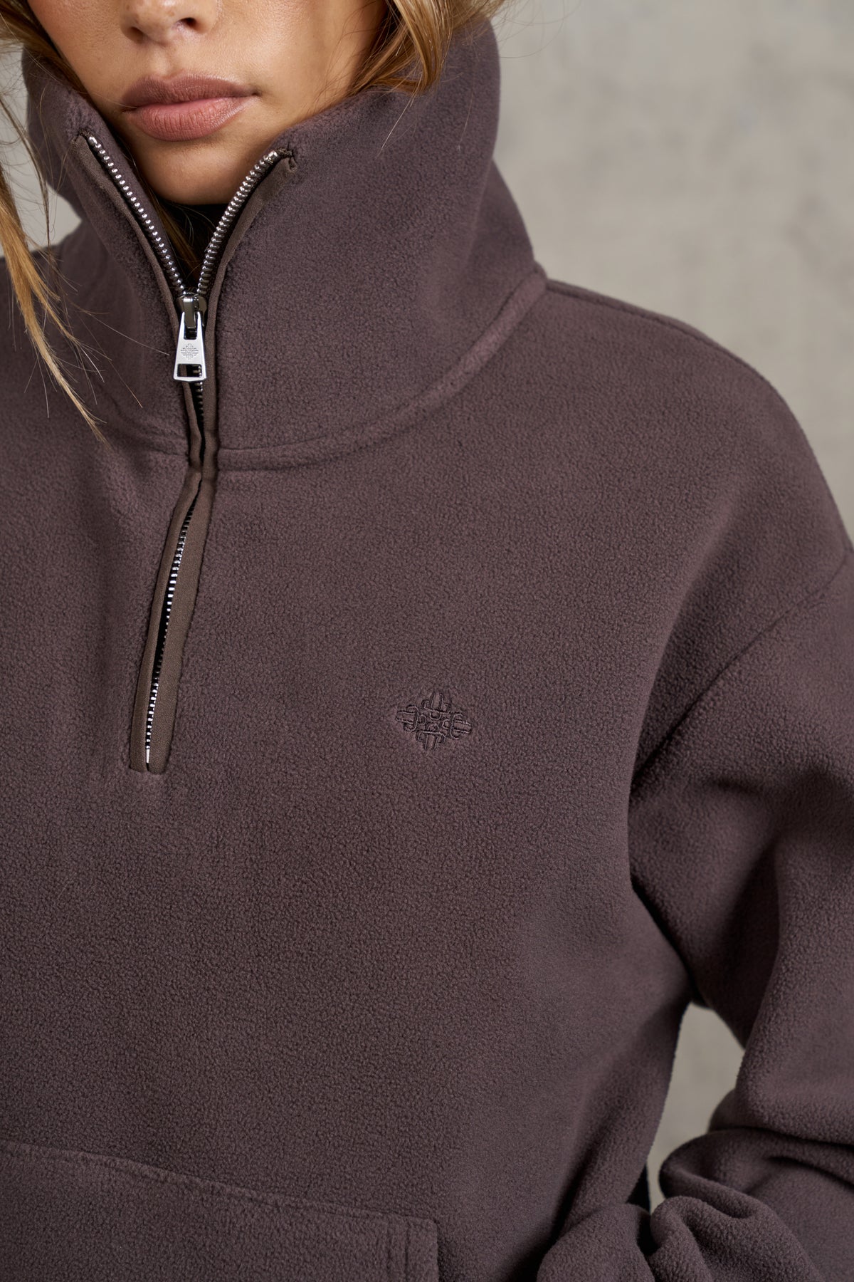 COMPACT FLEECE QUARTER ZIP - BROWN