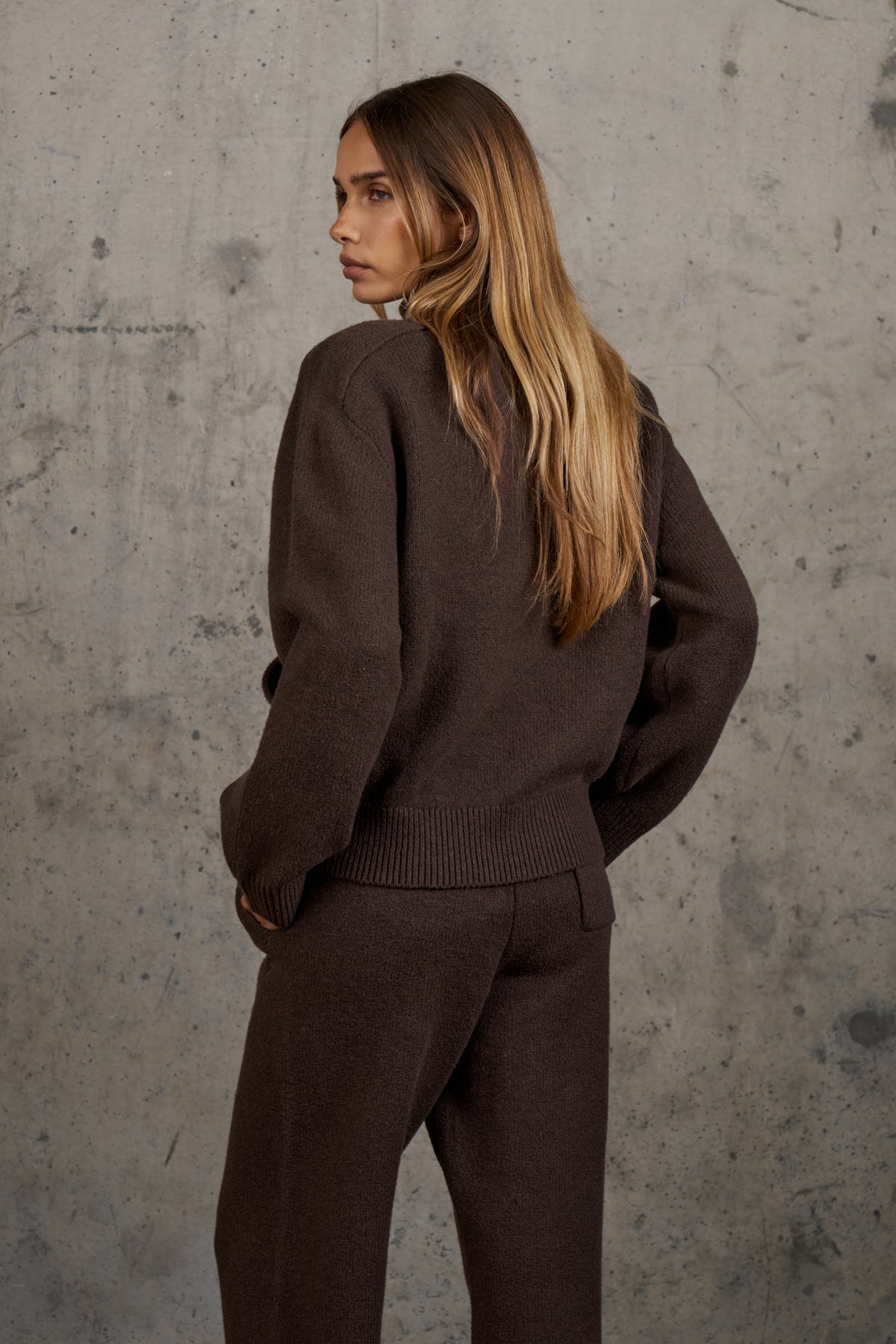 EMBLEM EMBROIDERED FUNNEL NECK - BROWN