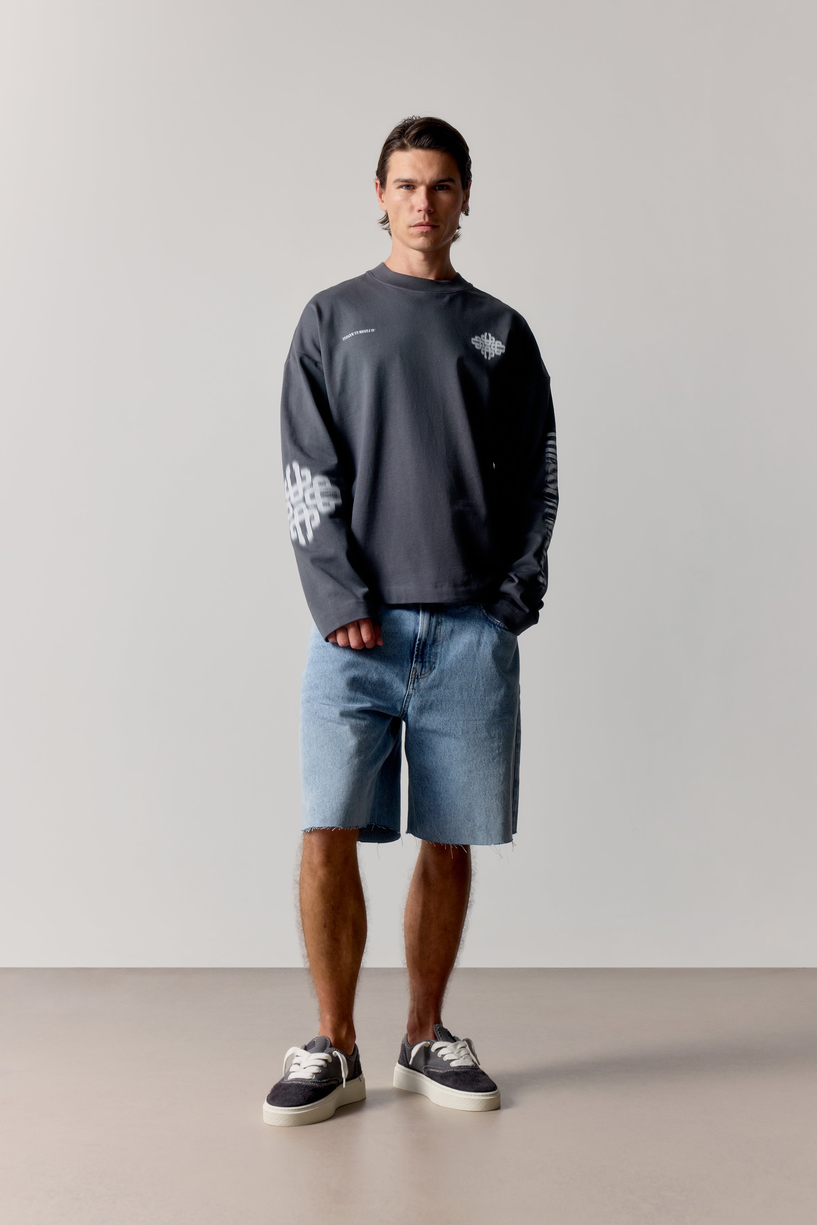 MOTION BLURRED LONG SLEEVE T-SHIRT - CHARCOAL