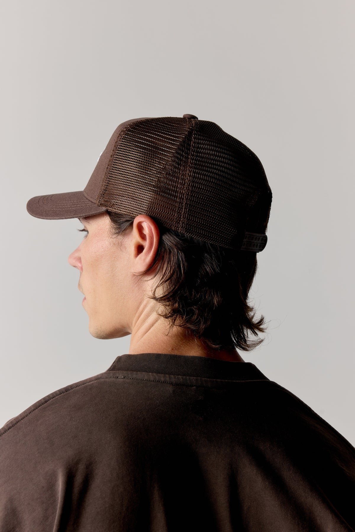 EMBLEM EMBROIDERED MESH BACK CAP - BROWN