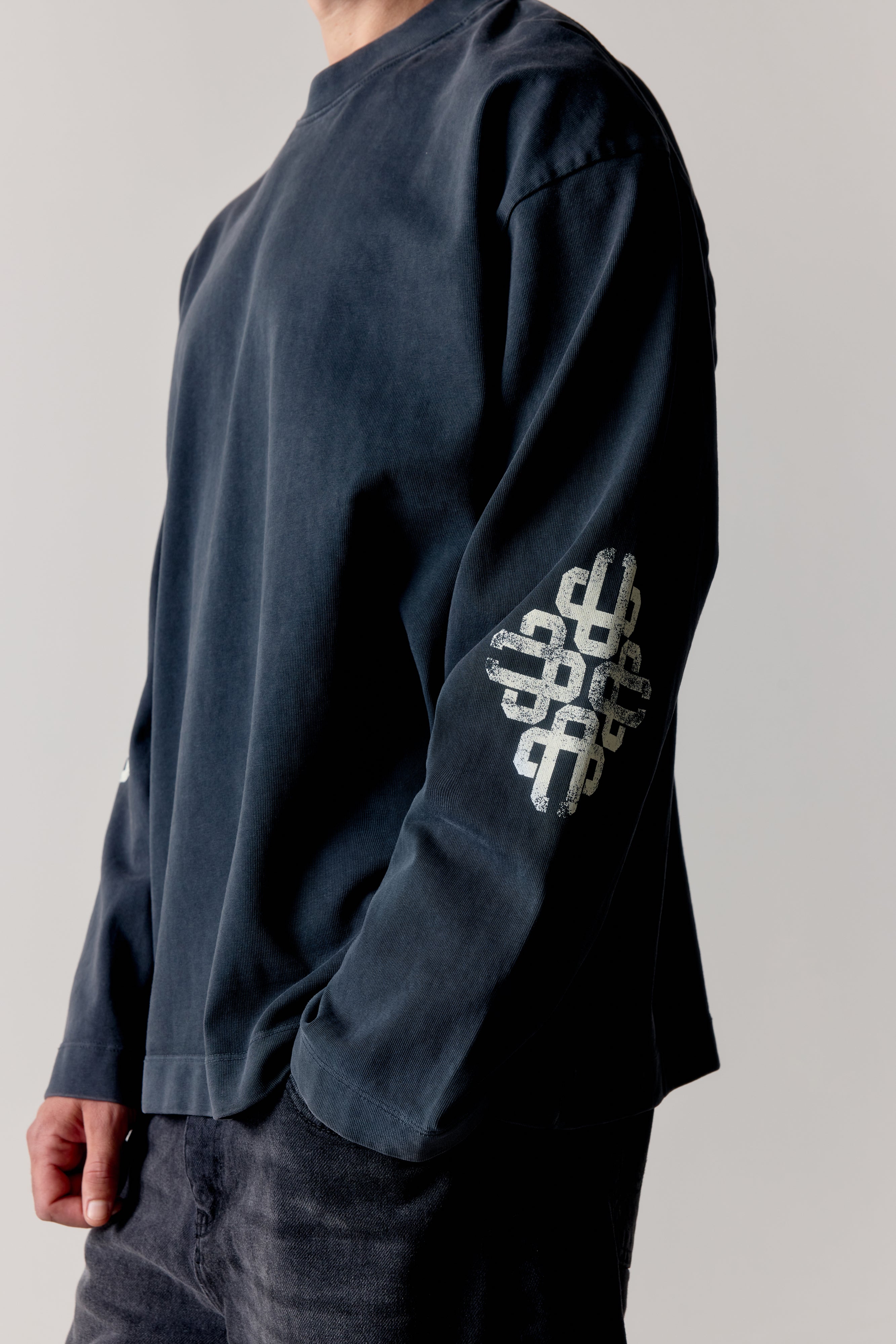 WASHED EMBLEM PRINT LONG SLEEVE T-SHIRT - NAVY