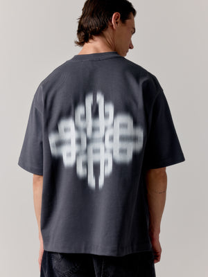 MOTION BLURRED EMBLEM T-SHIRT - CHARCOAL