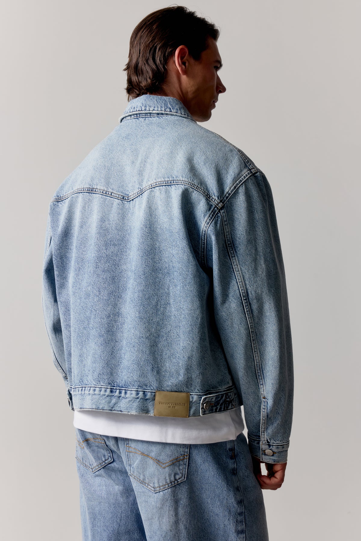 WASHED DENIM TRUCKER JACKET - BLUE WASH