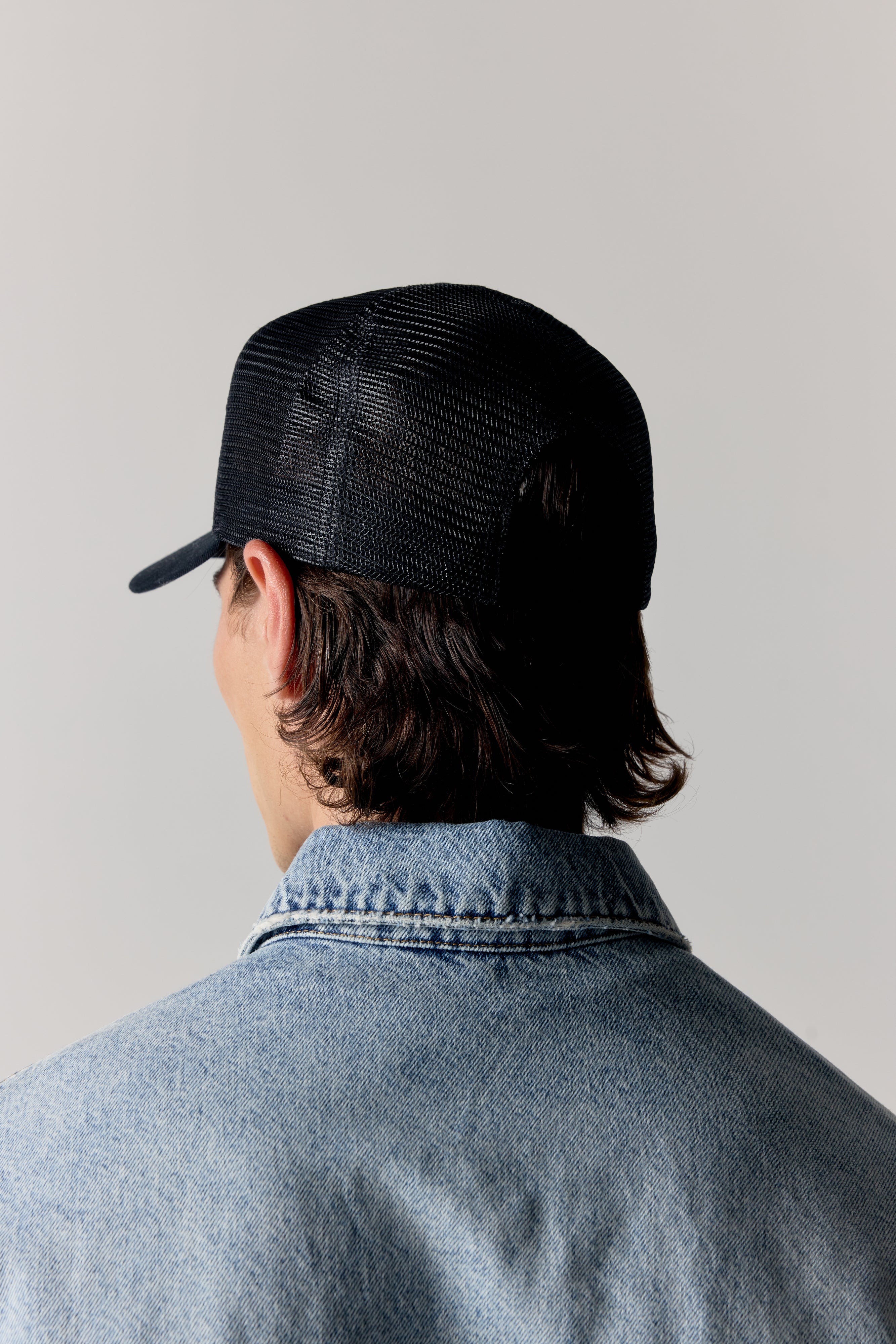 EMBLEM EMBROIDERED MESH BACK CAP - BLACK