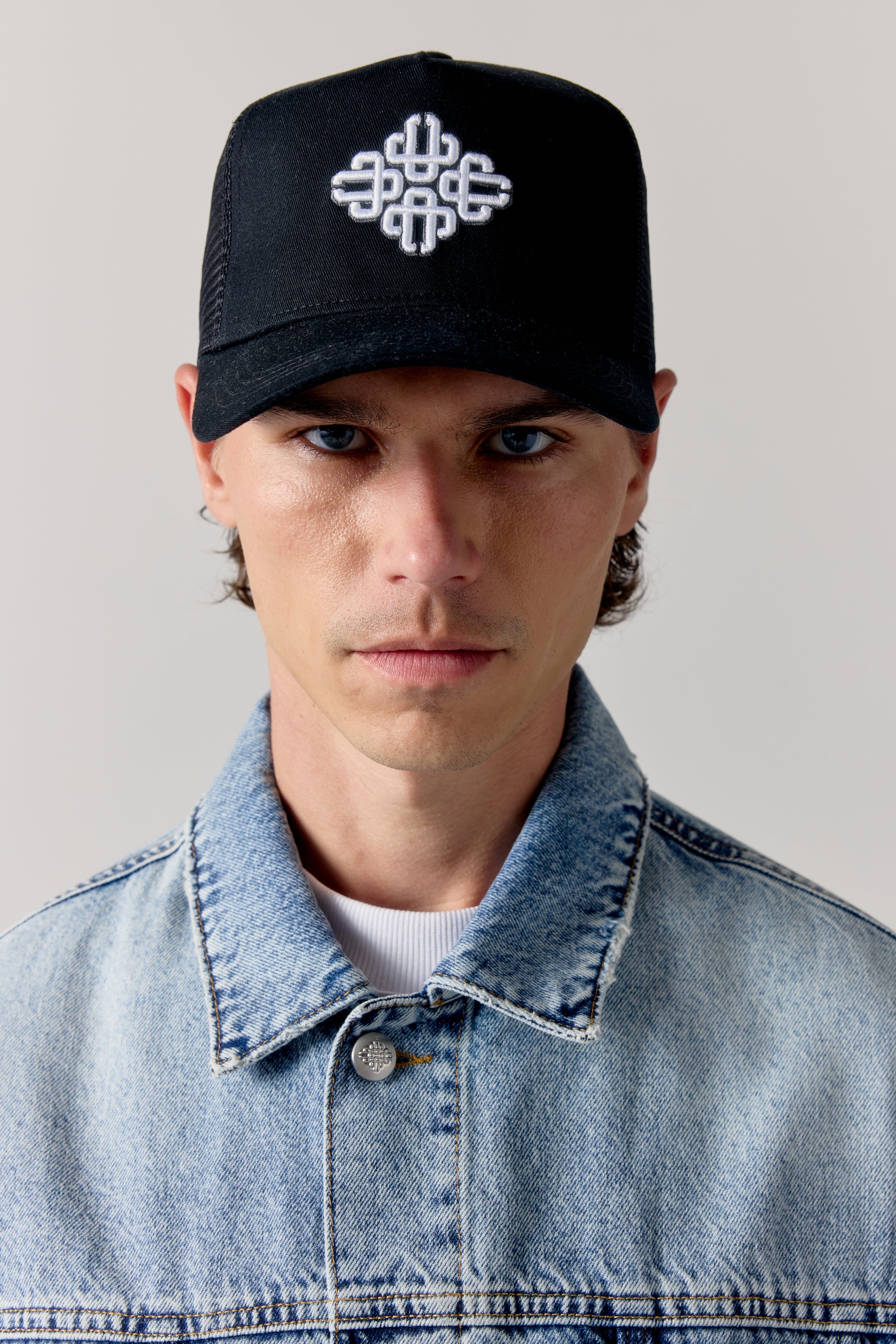 EMBLEM EMBROIDERED MESH BACK CAP - BLACK