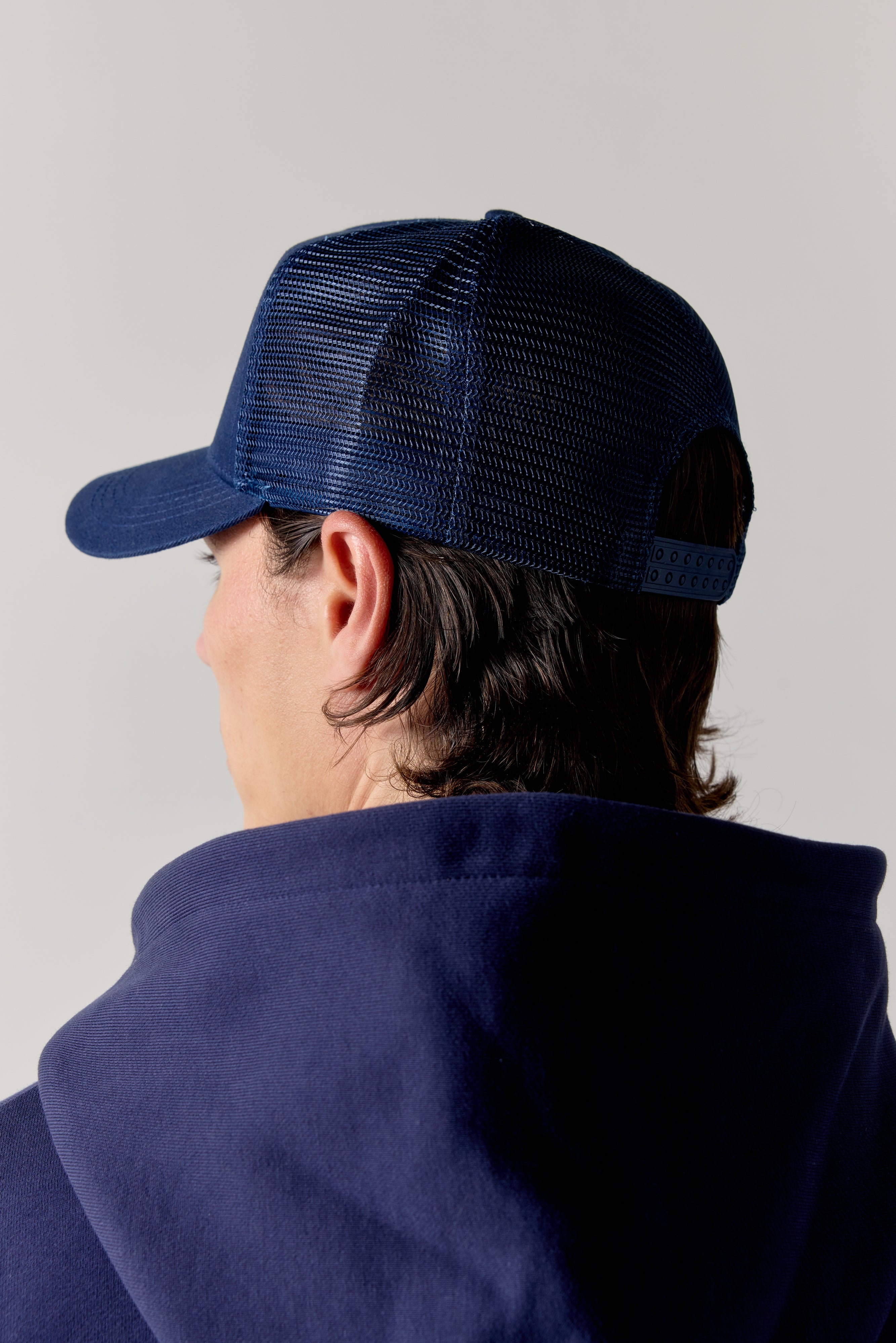 EMBLEM EMBROIDERED MESH BACK CAP - NAVY