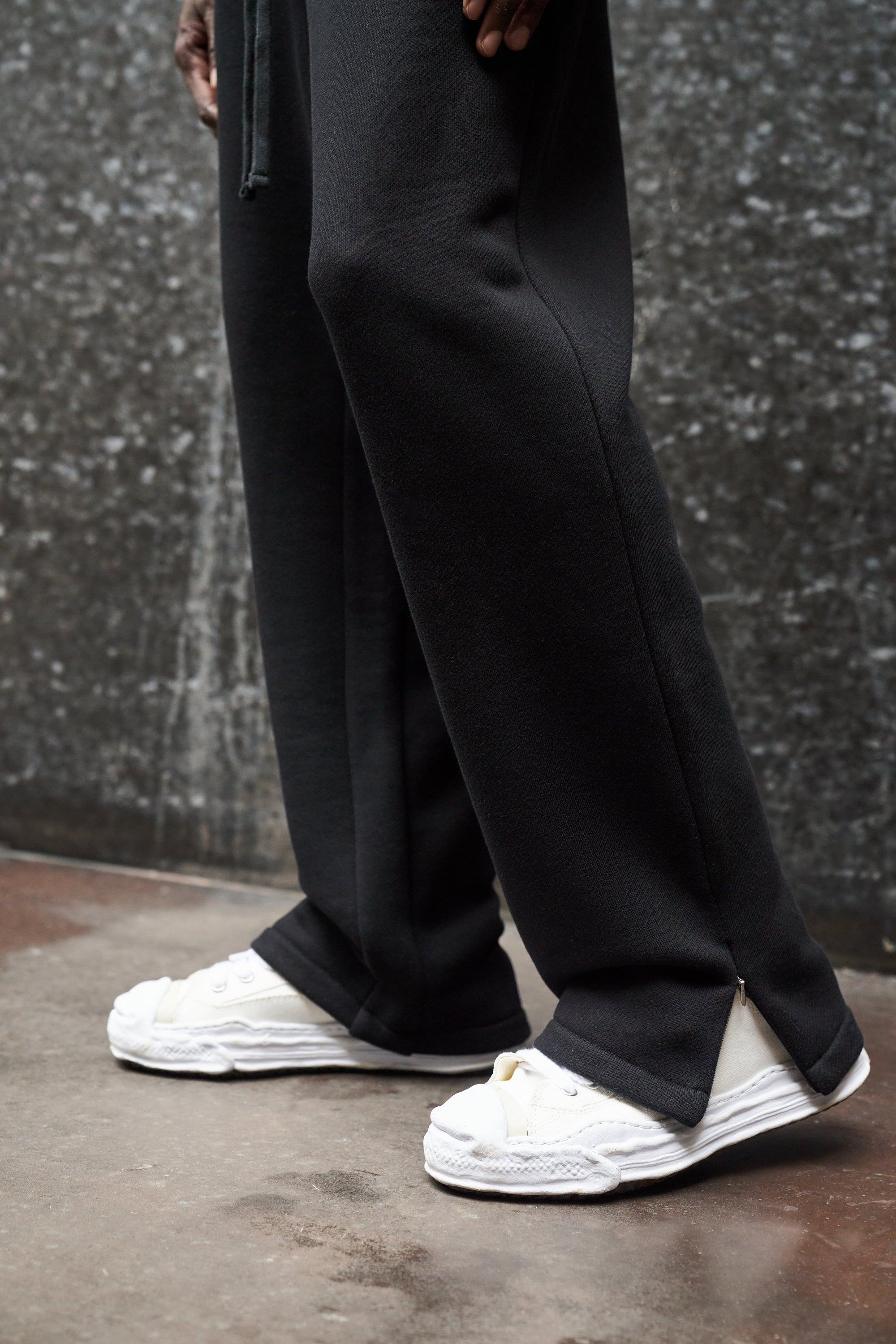 LAUNDERED CLASSICS JOGGERS - WASHED BLACK