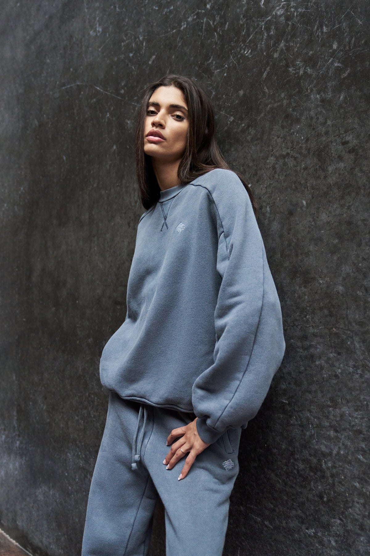 LAUNDERED CLASSICS SEAM DETAIL SWEATSHIRT - PETROL BLUE