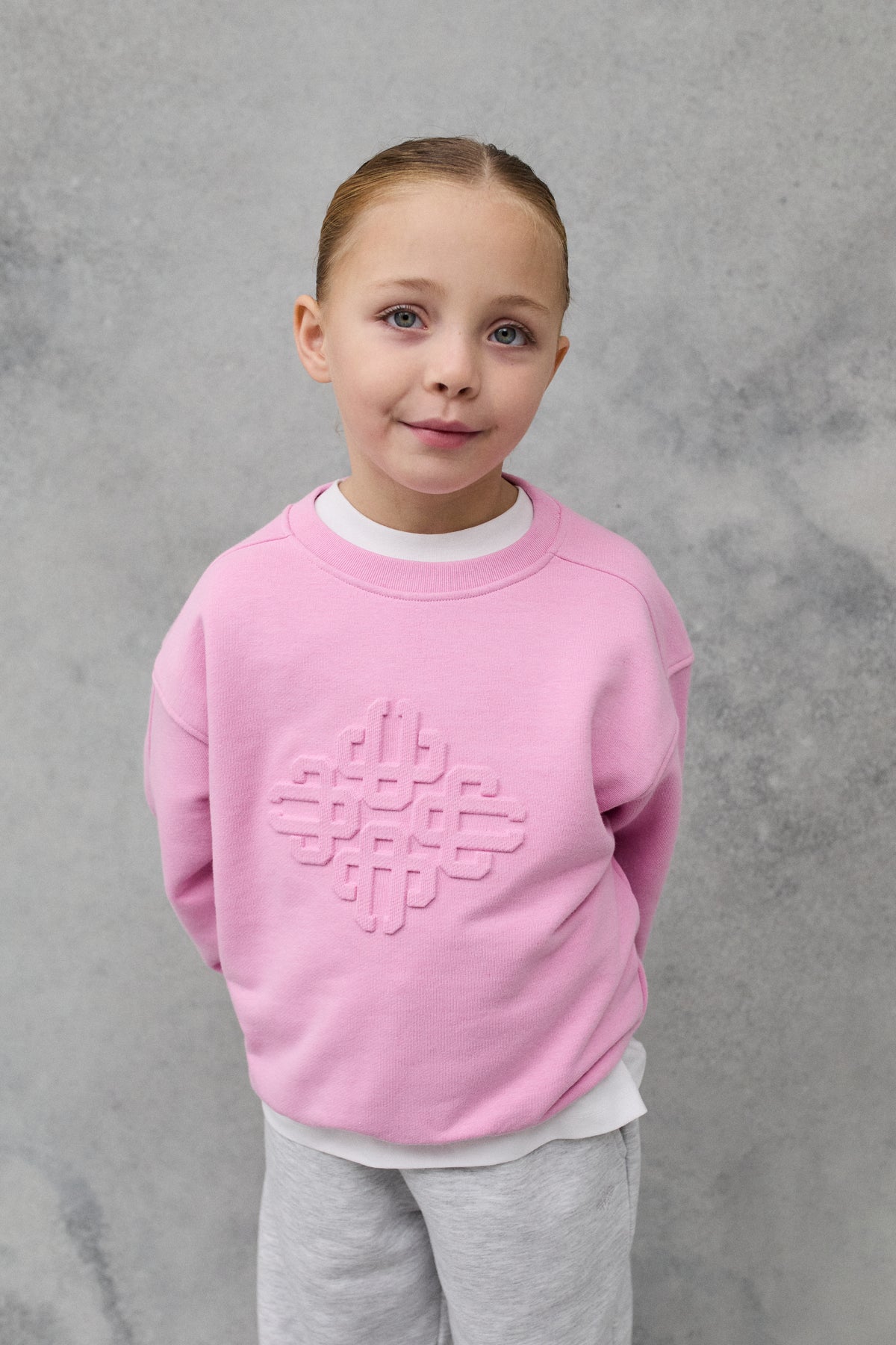 JNR EMBOSSED EMBLEM SWEATSHIRT - PINK