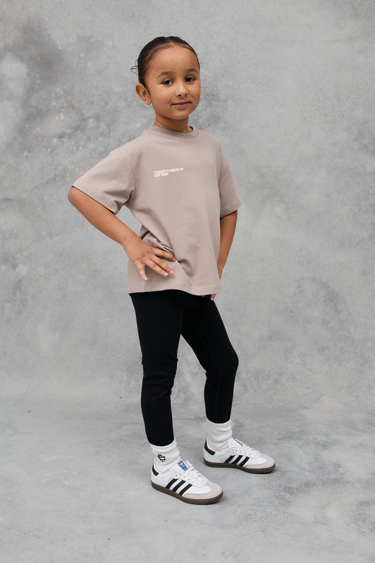 KIDS BLURRED GRAPHIC EMBLEM T-SHIRT - BROWN