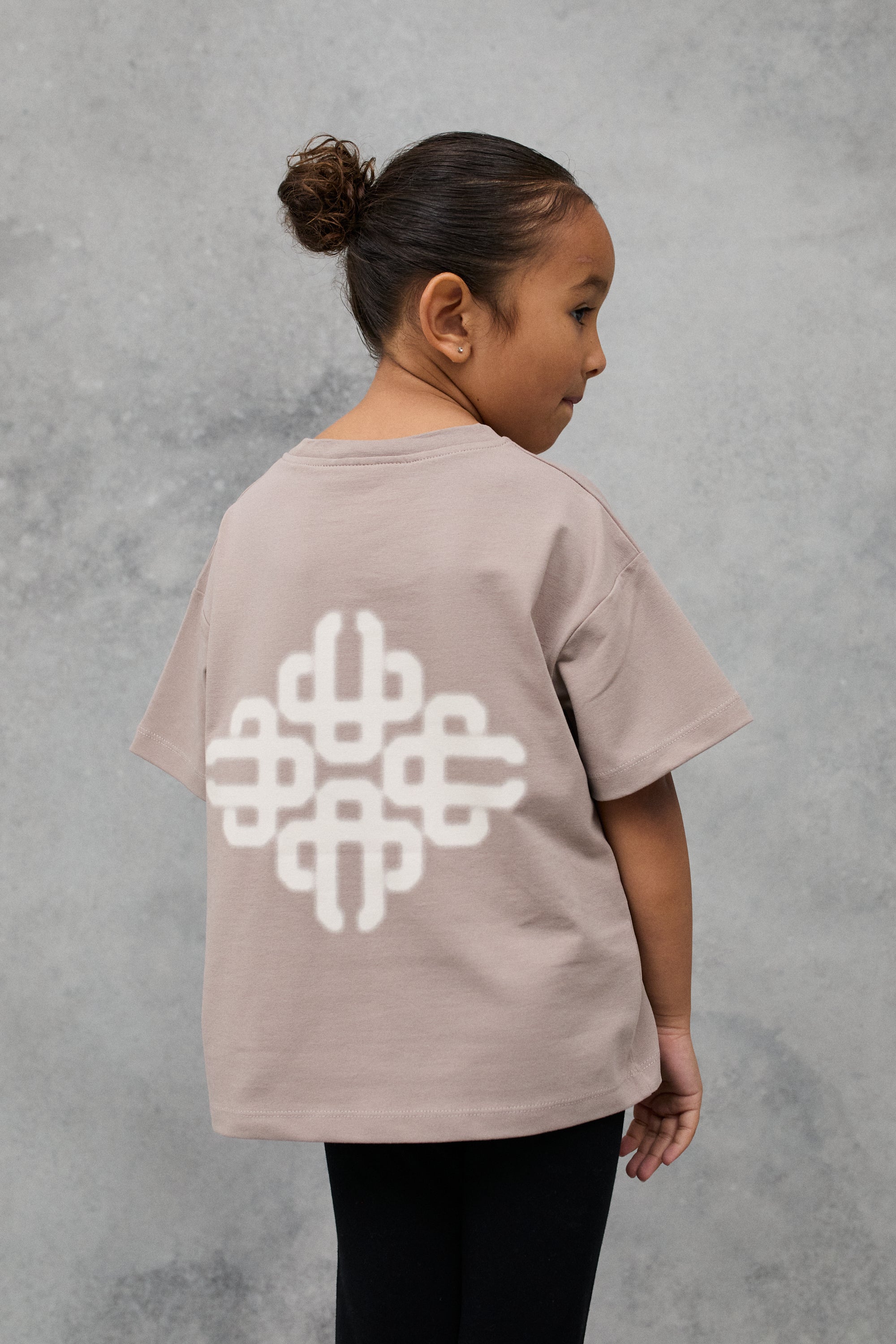 BLURRED GRAPHIC EMBLEM T SHIRT