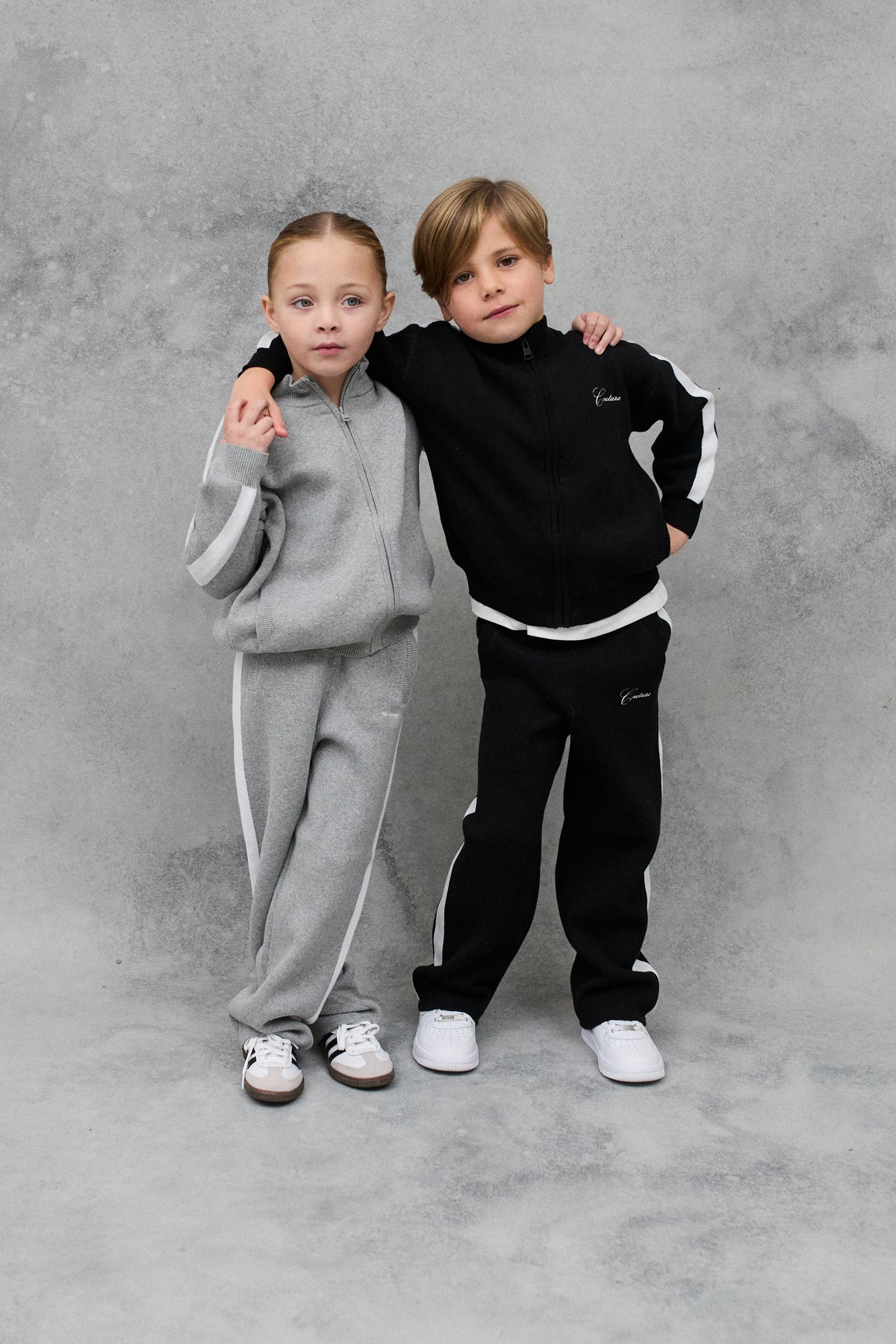 JNR SIDE STRIPE KNITTED ZIP THROUGH - BLACK