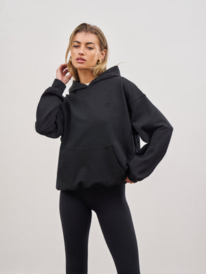 OUTLINE EMBLEM RELAXED HOODIE - BLACK